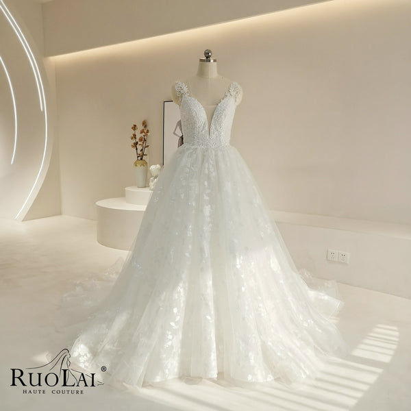 Gorgeous V-Neckline  Pearls Sleeveless Ball Gown Bridal Gowns