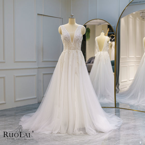 QW01609 Exquisite Deep V-Neck Lace Sleeveless Tulle Wedding Gown