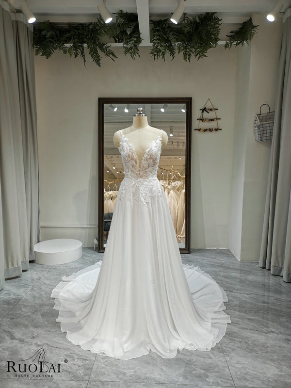 QW01793 Luxury Spaghetti Strap Chiffon Long Lace Wedding Dress