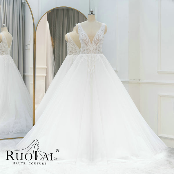 Sexy Sleeveless Deep V-neck Tulle Lace Wedding Dress