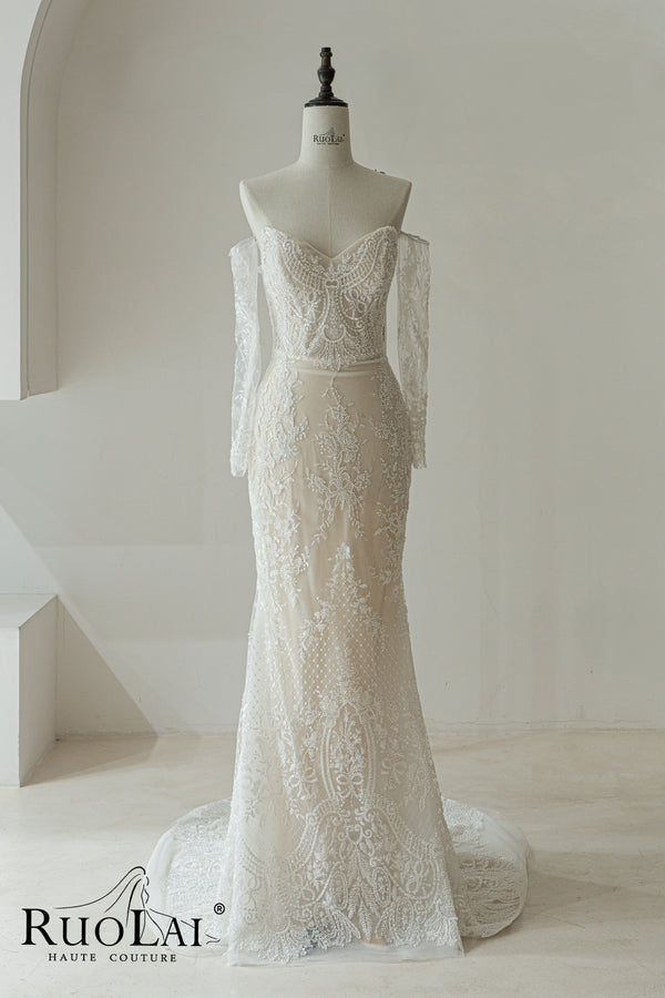 Fairy Simple Sweetheart Neackline Long Sleeve Lace Wedding Gowns