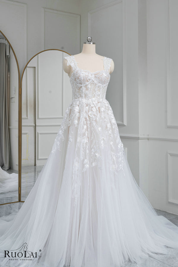 Elegant Sleeveless Sweetheart Neck Appliques Lace Wedding Dresses