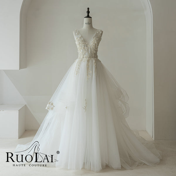 Fashion V-neck Lace Appliques Tulle Wedding Dresses