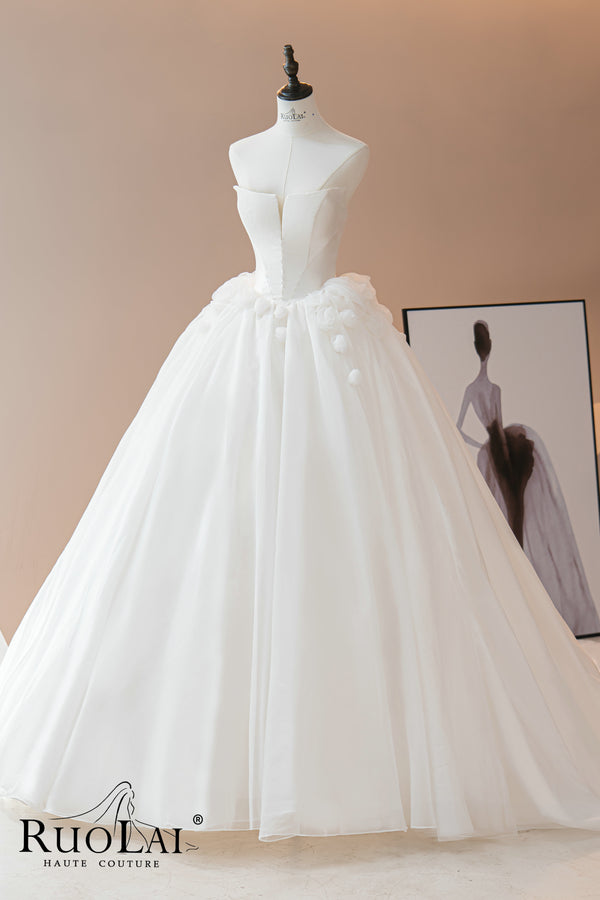 Strapless 3D Flowers Sewed Sleeveless Elegant  Wedding Gowns