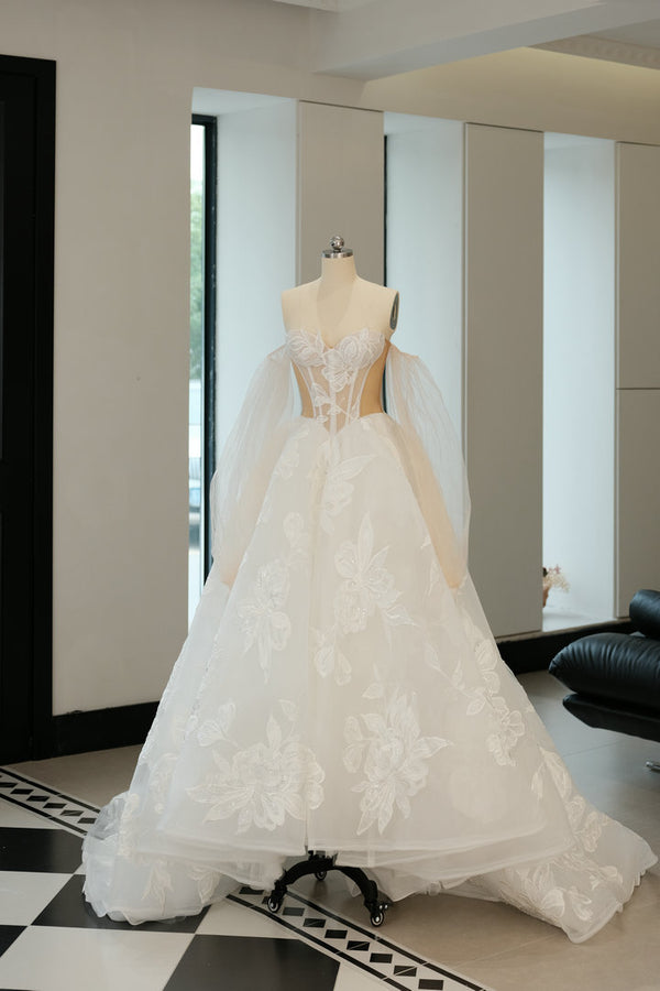 QW02081 Latest Design Ball Gown Sweetheart Neck Lace Appliqued Bridal Dresses