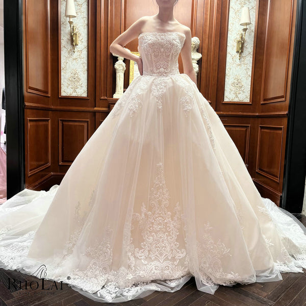 ZW00526 Classic Strapless Exquisite Appliques  Wedding Dress